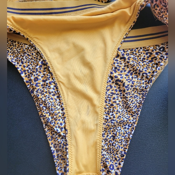 Seafolly Spirit Animal DD Square Neck Top and Sporty Bottom, GUC, Size S - Picture 8 of 9